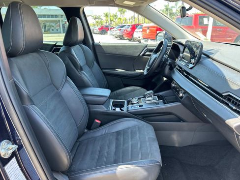 Used 2023 Mitsubishi Outlander SE image 27