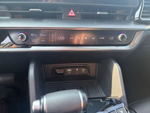 Used 2024 Kia Sportage EX AWD/4WD image 19