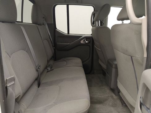 Used 2018 Nissan Frontier SV image 19