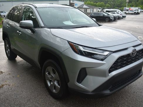 Used 2025 Toyota RAV4 XLE FWD image 4