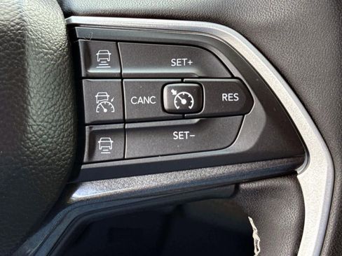 Used 2023 Jeep Grand Cherokee Altitude AWD/4WD image 21