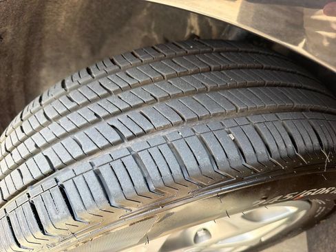 Used 2023 Chrysler Pacifica Limited FWD image 28