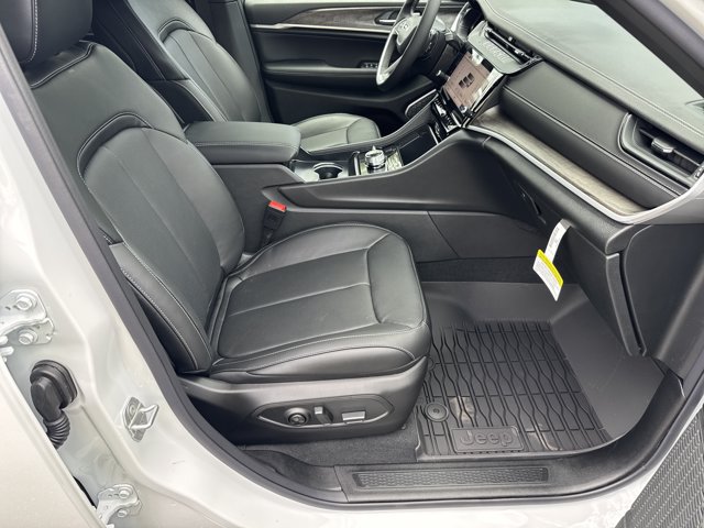 New 2026 Jeep Grand Cherokee Limited AWD/4WD image 13