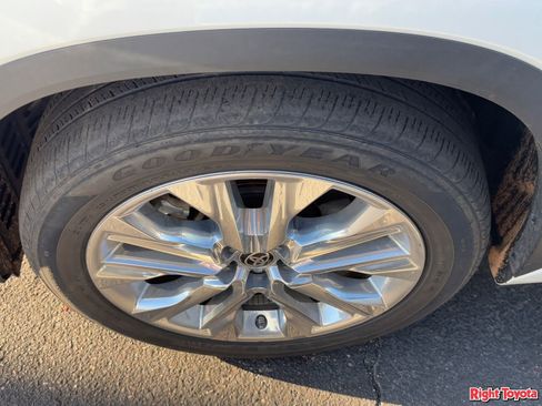 Used 2023 Toyota Highlander Limited image 8