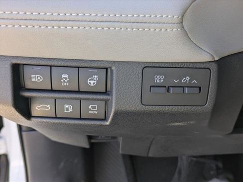 Used 2020 Toyota Avalon Limited w/ Advanced Safety Package image 12