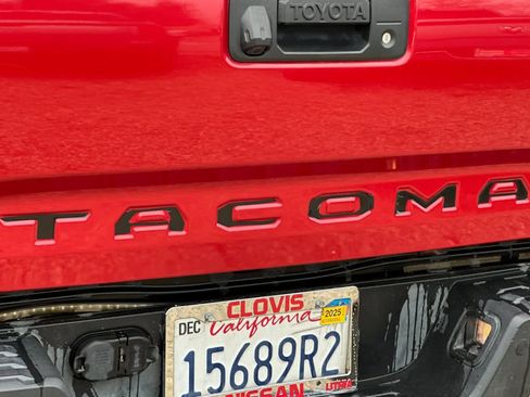 Used 2019 Toyota Tacoma TRD Sport image 33