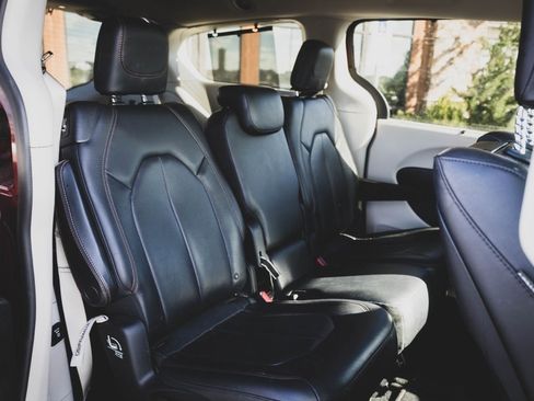 Used 2019 Chrysler Pacifica Touring-L Plus w/ Advanced Safetytec Group image 28