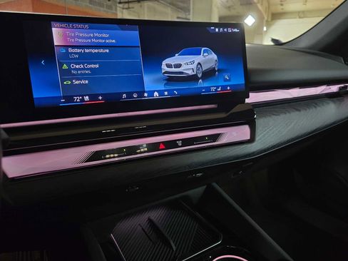 Used 2024 BMW i5 eDrive40i w/ Premium Package image 28