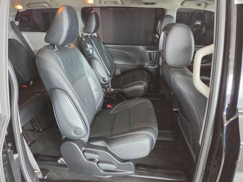 Used 2015 Toyota Sienna SE image 26