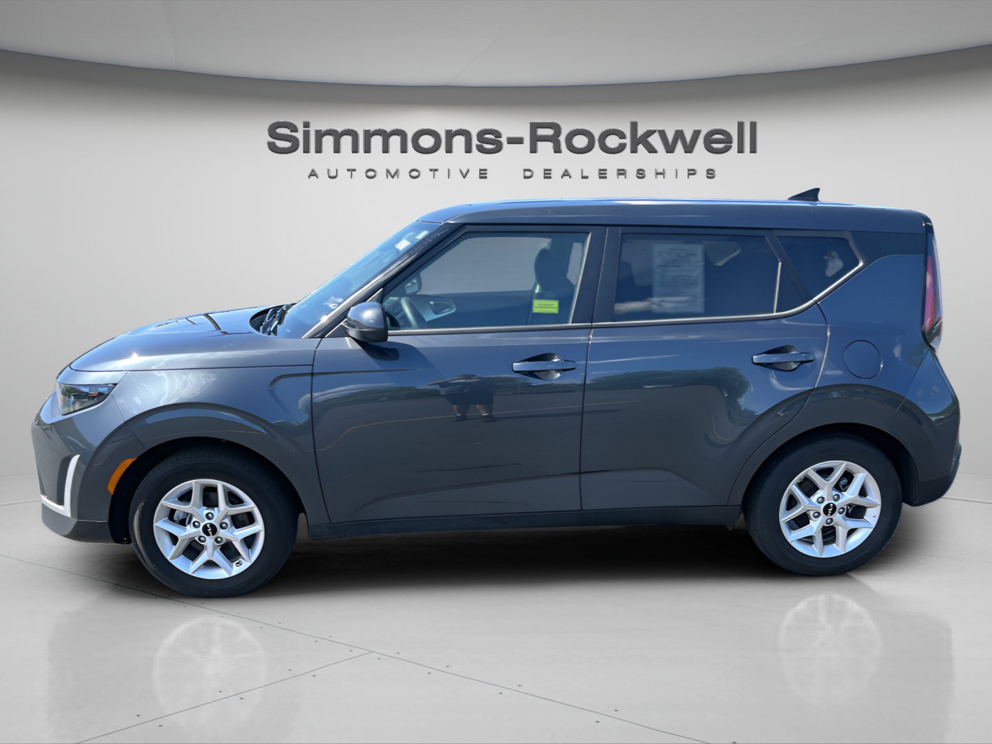 Used 2025 Kia Soul LX w/ LX Technology Package FWD image 2