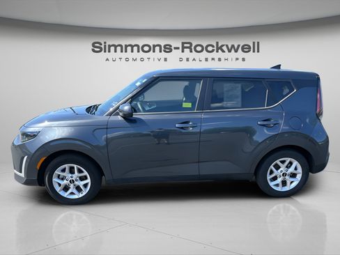 Used 2025 Kia Soul LX w/ LX Technology Package FWD image 2