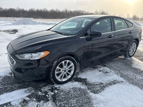 Used 2019 Ford Fusion SE image 1