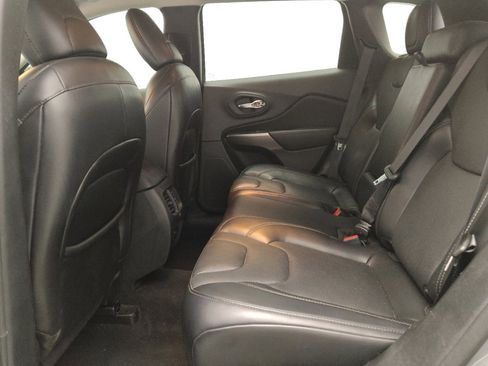 Used 2021 Jeep Cherokee Latitude Lux w/ Comfort/Convenience Group image 18