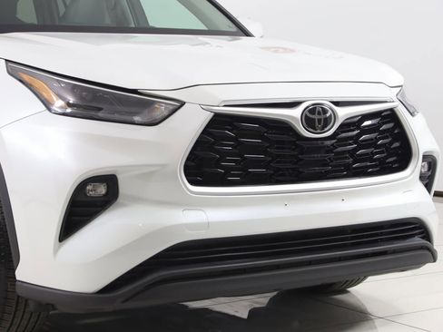 Used 2023 Toyota Highlander XLE image 39