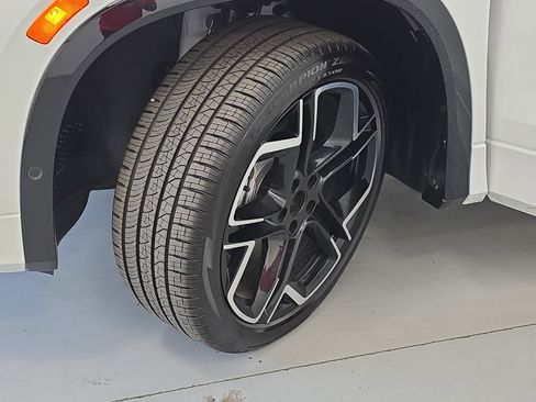 New 2026 Volkswagen Tiguan SEL R-Line AWD/4WD image 32