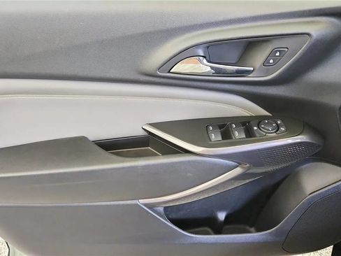 Used 2025 Chevrolet Trax ACTIV w/ Sunroof Package FWD image 32