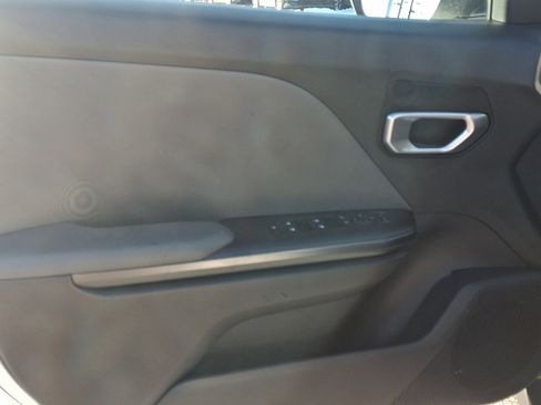 Used 2025 Kia K4 LX image 12