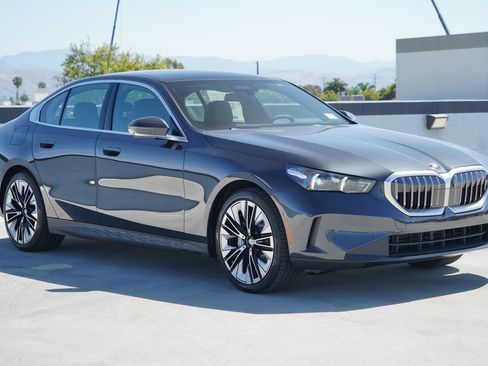 New 2026 BMW 530i image 3