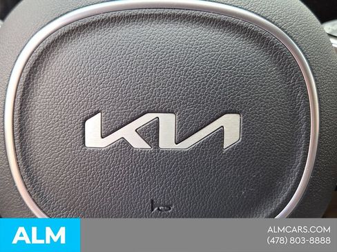 Used 2025 Kia Carnival FWD image 23