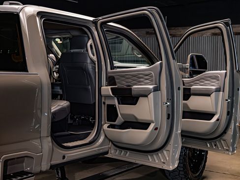 Used 2026 Ford F250 Platinum w/ Platinum Plus Package image 31