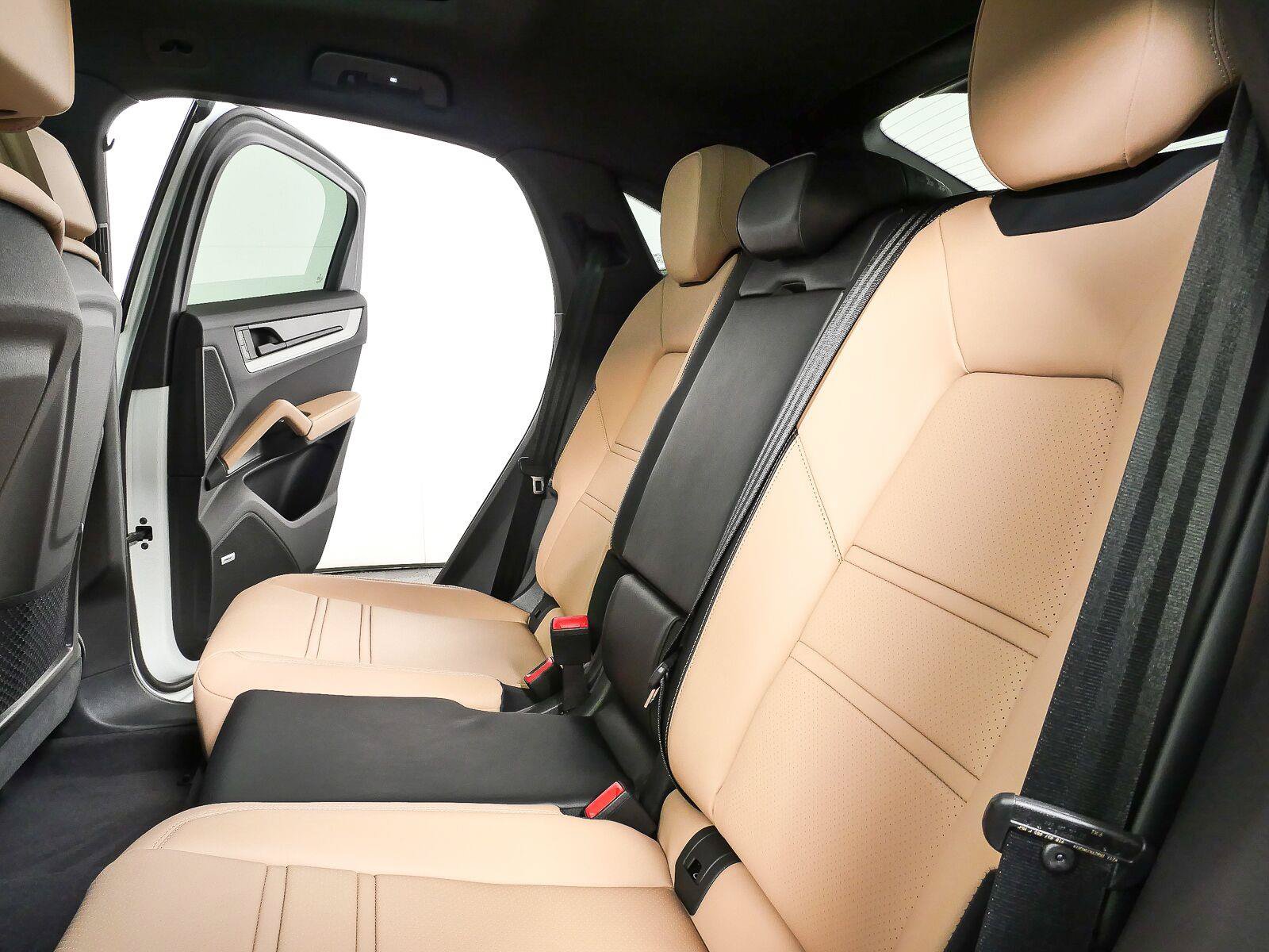 New 2026 Porsche Cayenne Coupe AWD/4WD image 23