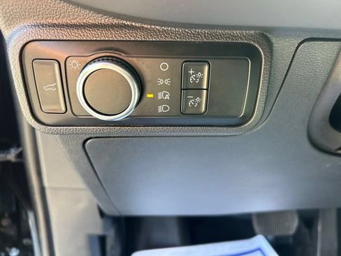 Used 2025 Ford Explorer Active AWD/4WD image 17