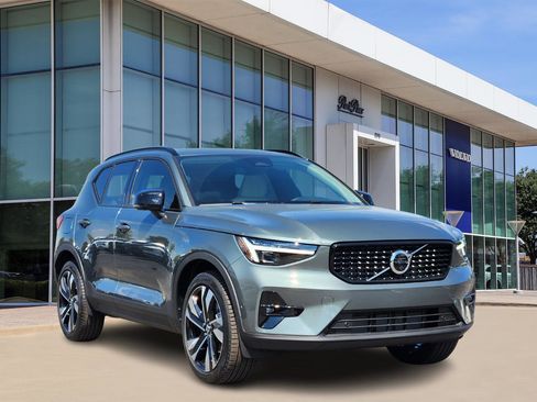 New 2026 Volvo XC40 B5 Ultra w/ Protection Package Premier image 2
