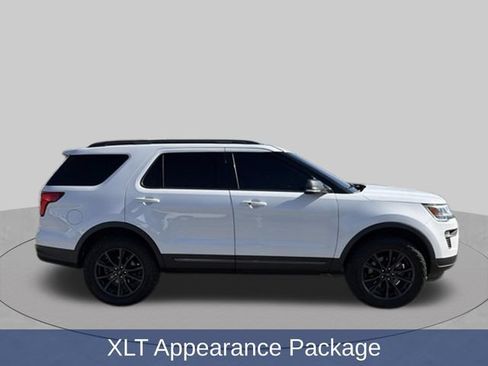 Used 2018 Ford Explorer XLT w/ Equipment Group 202A FWD image 2