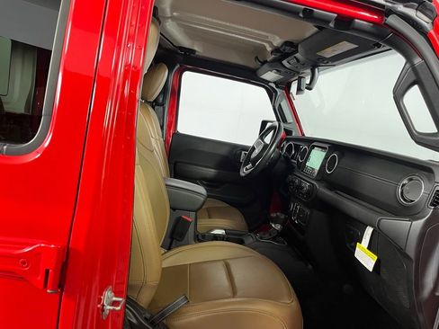 Used 2022 Jeep Wrangler Unlimited Sahara 4xe image 33