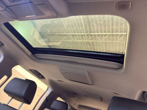 Used 2017 Chevrolet Suburban LT w/ LT Signature Package image 15