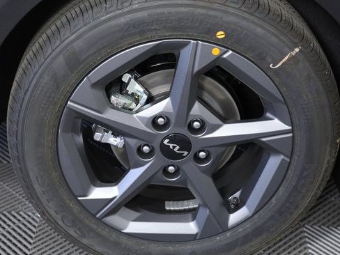 Used 2025 Kia K4 LXS image 7