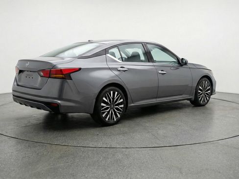 Used 2025 Nissan Altima 2.5 SV FWD image 9