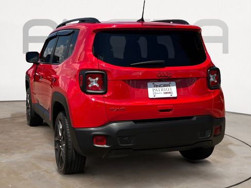 Used 2022 Jeep Renegade Latitude AWD/4WD image 8