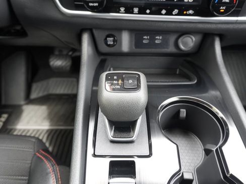 Used 2025 Nissan Rogue SV AWD/4WD image 4