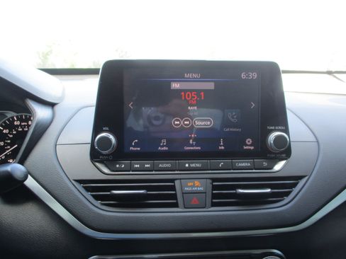 Used 2022 Nissan Altima 2.5 SV FWD image 17