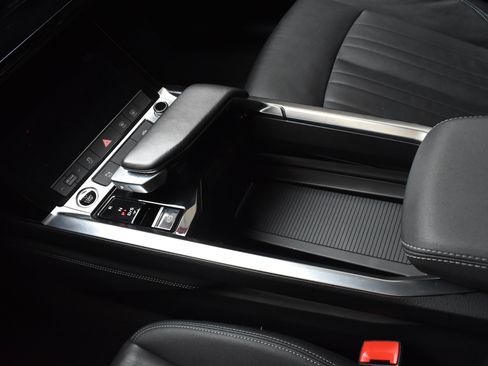 Used 2021 Audi e-tron Premium w/ Convenience Plus Package image 38