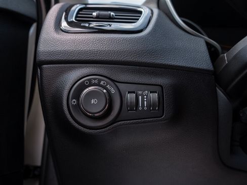 Used 2020 Jeep Compass Limited AWD/4WD image 35