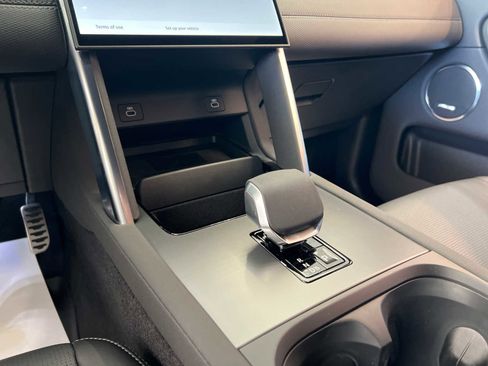 Used 2025 Land Rover Discovery Sport Dynamic SE image 8