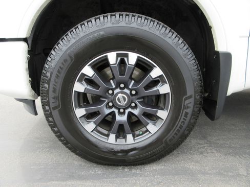 Used 2017 Nissan Titan PRO-4X AWD/4WD image 46