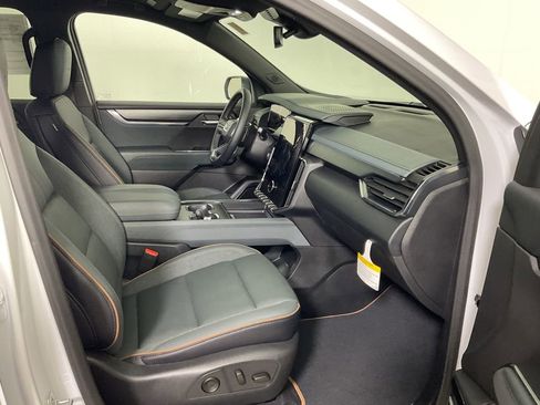 Used 2025 GMC Acadia AT4 image 27