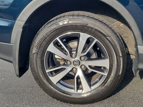 Used 2018 Toyota RAV4 XLE AWD/4WD image 6