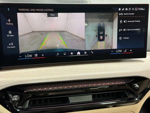 Used 2025 BMW 330i xDrive Sedan w/ Convenience Package image 32