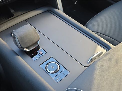 New 2026 Land Rover Discovery Limited Edition image 25