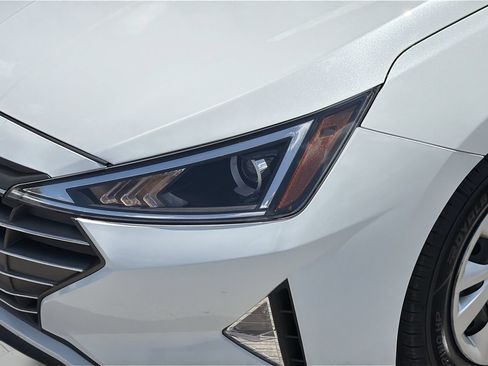 Used 2020 Hyundai Elantra SE w/ Cargo Package (C1) FWD image 6