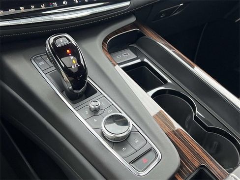 Certified 2024 Cadillac Escalade Premium Luxury w/ Performance Package image 28