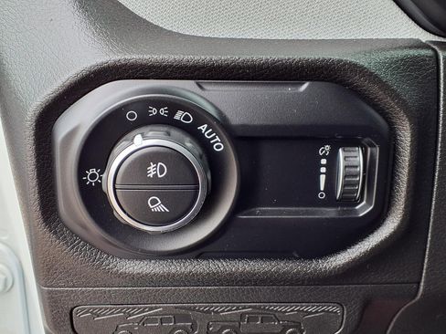 Used 2024 Jeep Gladiator Sport AWD/4WD image 9
