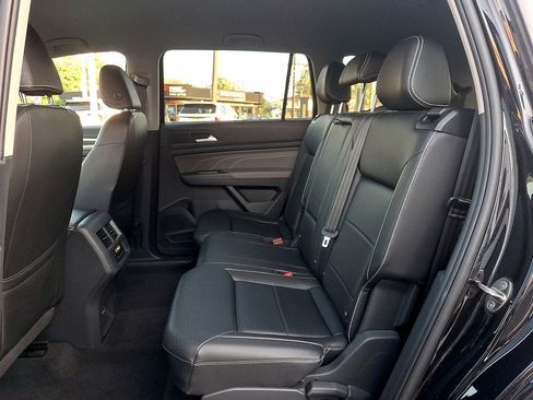 Certified 2023 Volkswagen Atlas SE w/ Black Wheel Package AWD/4WD image 10