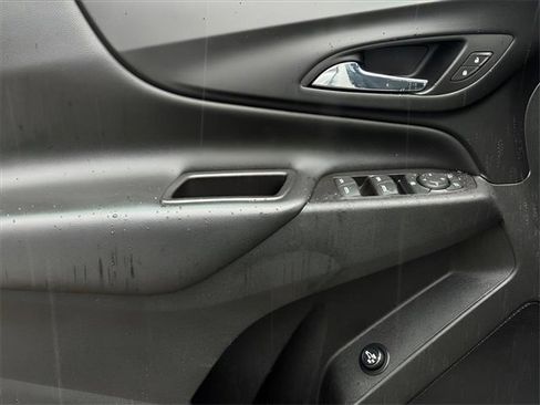 Used 2022 Chevrolet Equinox LT w/ Driver Convenience Package image 16