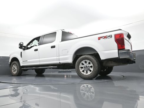 Used 2021 Ford F250 XLT w/ FX4 Off-Road Package image 26