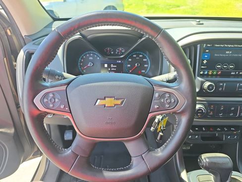 Used 2021 Chevrolet Colorado Z71 AWD/4WD image 18